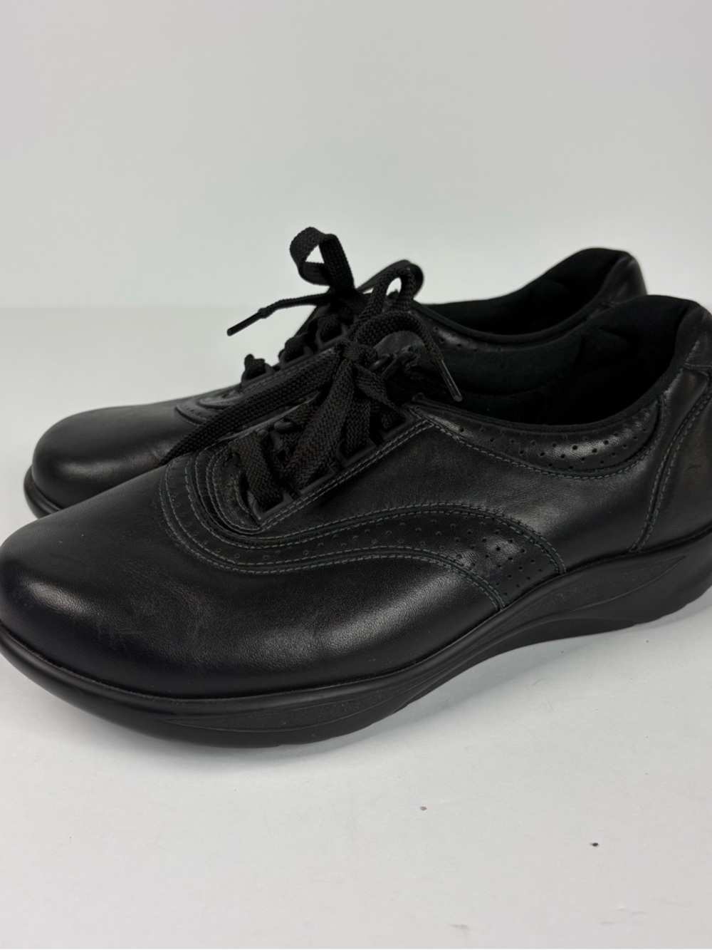 SAS Women's Black Leather Lace-Up Comfort Sneakers